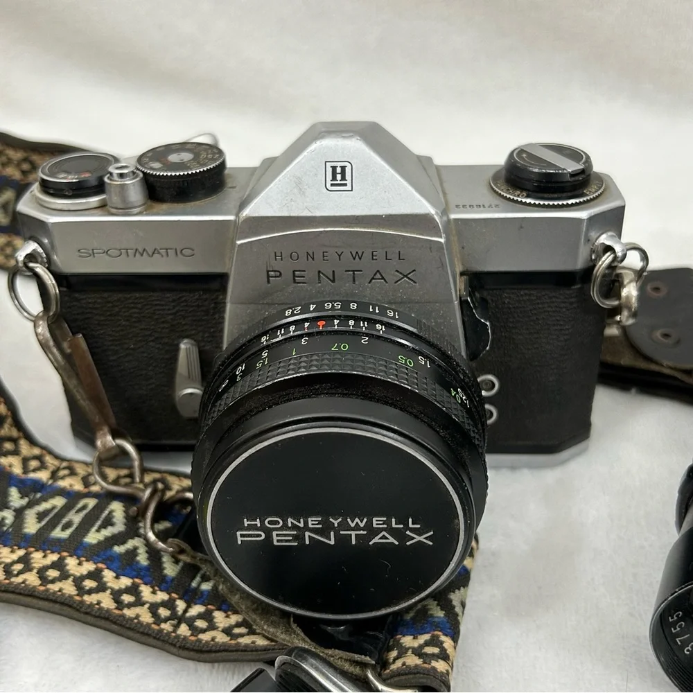 Honeywell Pentax Spotmatic 2716933 Handheld Camera + Accessories & 5 Lenses